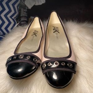 Black/cream flats